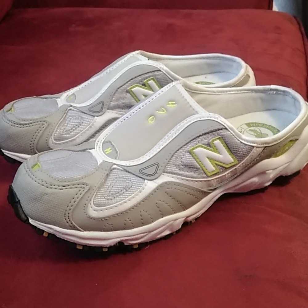 Woman's New Balance Size 9
